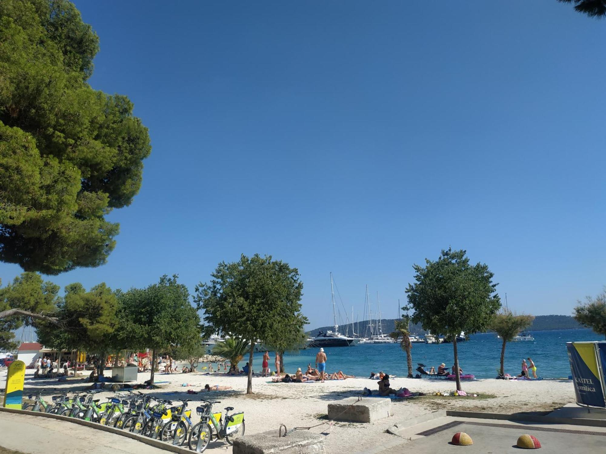 Tina Little Paradise Apartment Kastela
