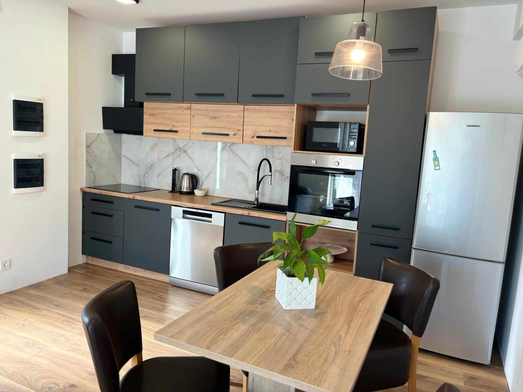 Tina Little Paradise Apartment Kastela