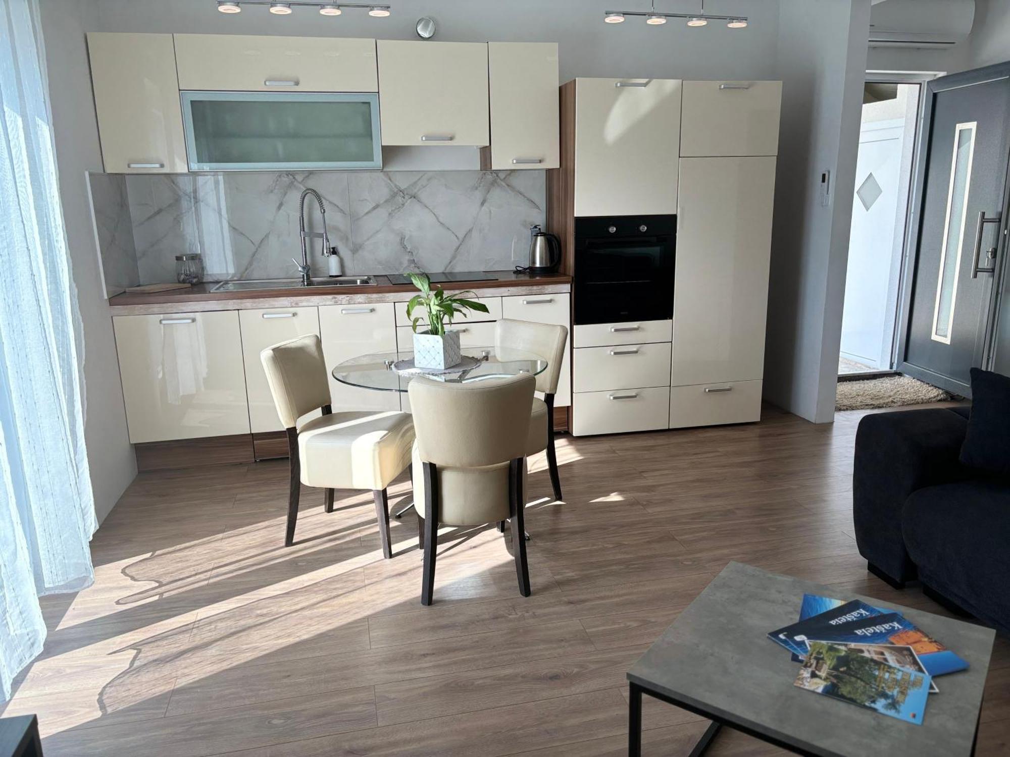Tina Little Paradise Appartement