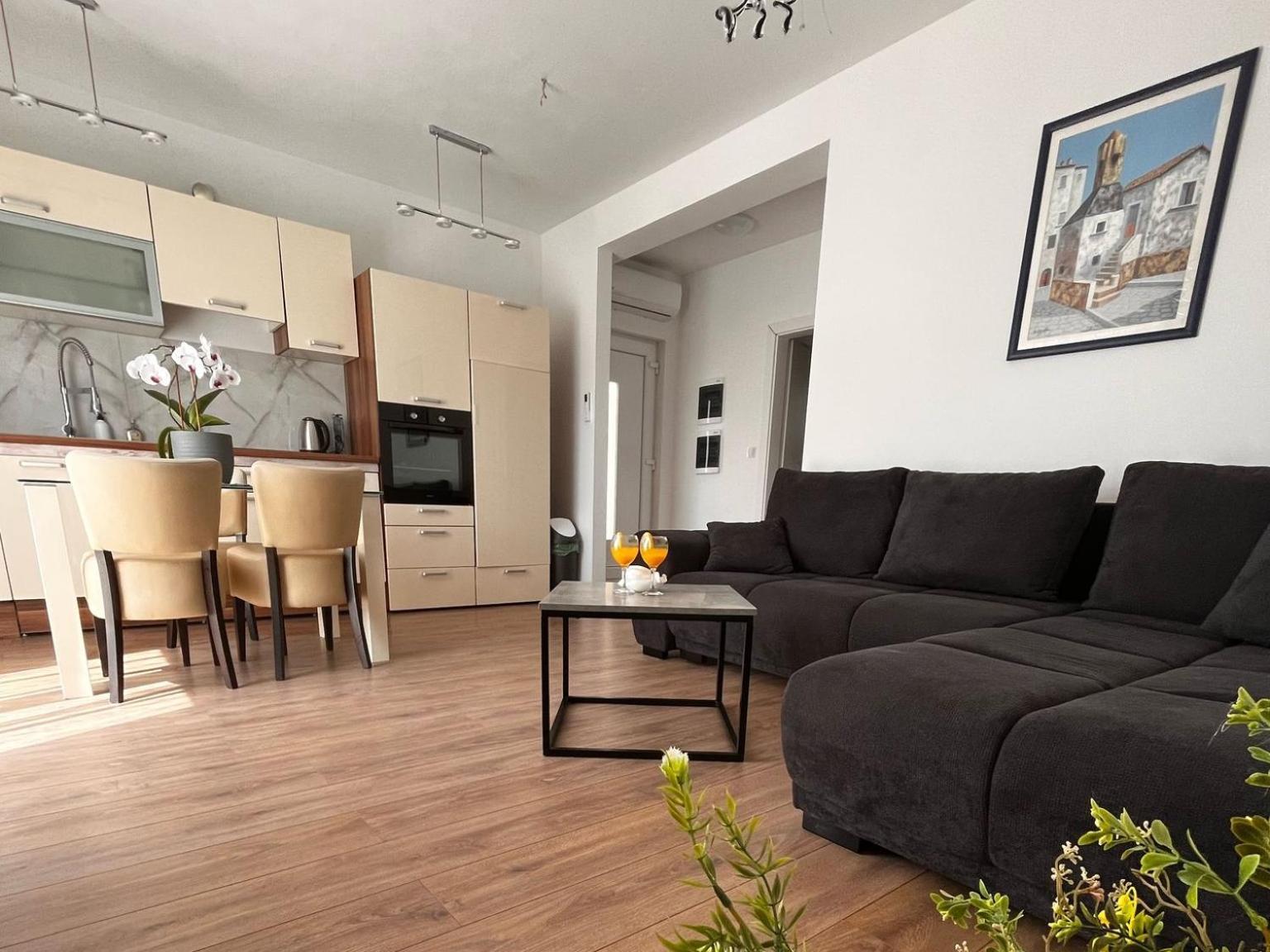 Tina Little Paradise Apartament *